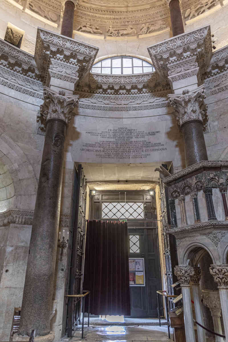 Croacia - Split 17 - palacio de Diocleciano - catedral de San Domnión